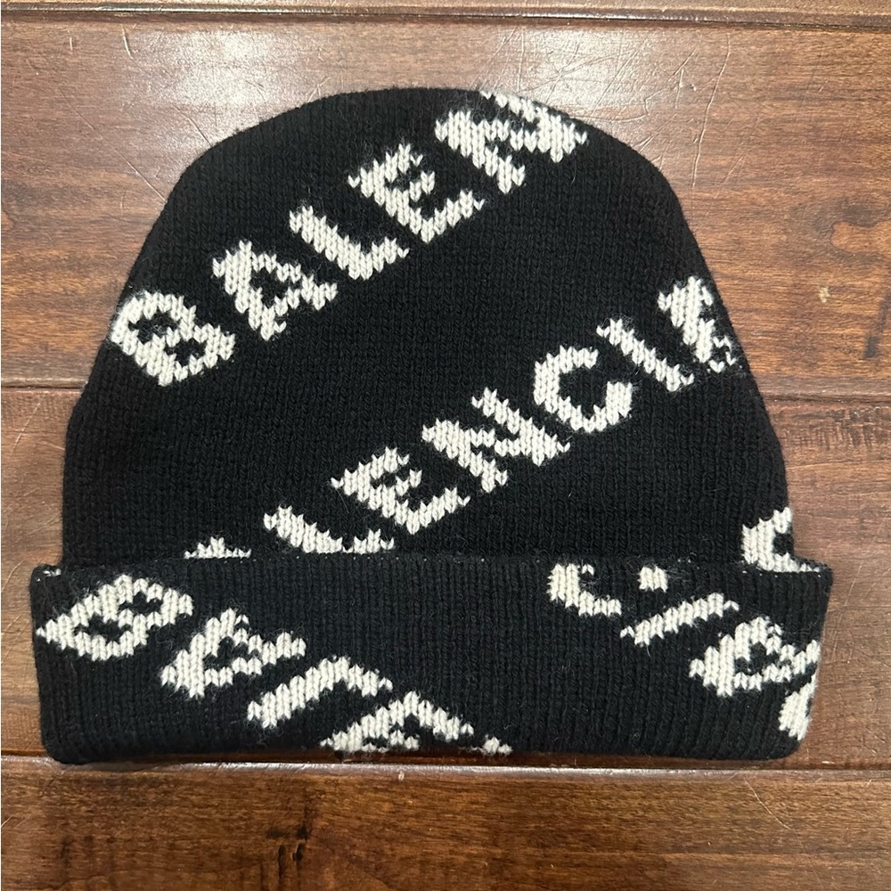 100% AUTHENTIC BALENCIAGA ALL OVER LOGO BEANIE